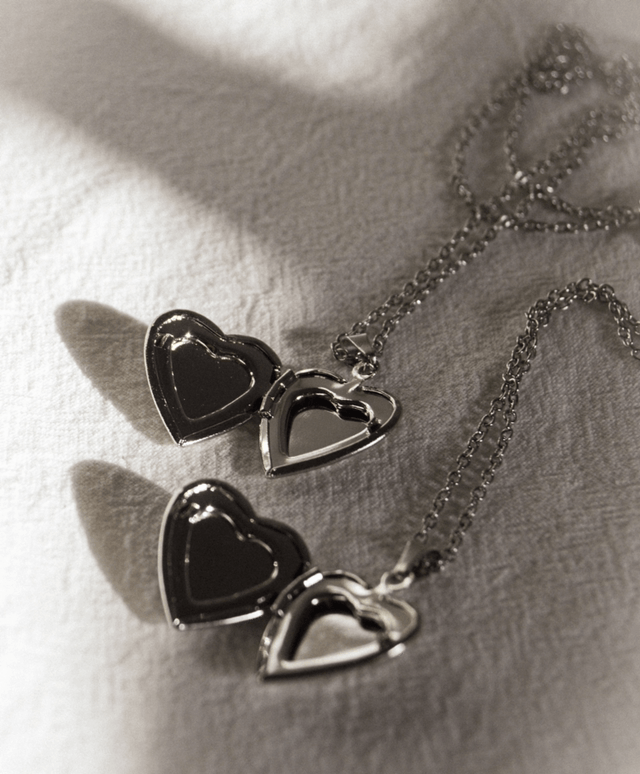 Locket flor vermelha 