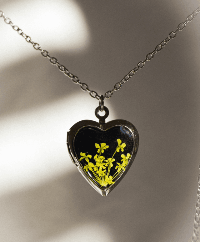 Locket flor amarela