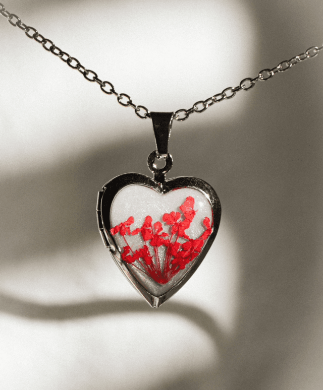 Locket flor vermelha 